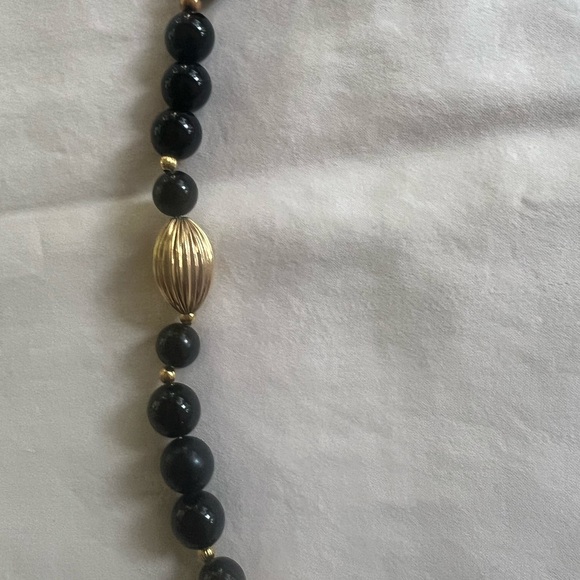Vintage black and gold bead necklace - Picture 3 of 8